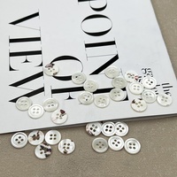 Vente en gros de boutons en nacre blanche naturelle personnalisés à 4 trous Troca Shell Boutons de vêtements polis