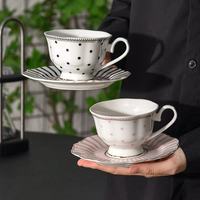 Ensemble tasse et soucoupe à café en céramique style rétro français, design rayé doré de luxe léger pour le thé de l'après-midi