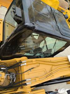 Excavadora de cadenas Caterpillar 320GX usada en buen estado, con componentes principales como motor, bomba y otros. - Product Image 2