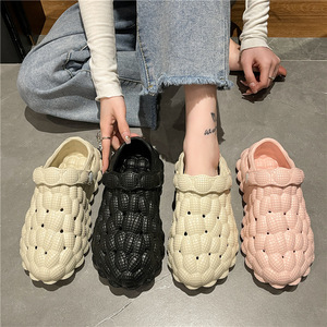 Sandalias de Verano Unisex al por Mayor, Zuecos de Burbuja, Diseño Novedoso, Suela Gruesa, Cómodas y Antideslizantes para Primavera - Product Image 2