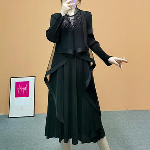 Lingying plisado dos piezas de ropa de madre Primavera/Verano 2022 vestido grande cosido de encaje, longitud media, suelto - Product Image 3