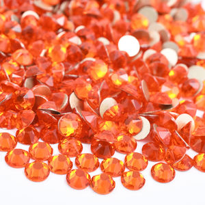 Vente en gros SS6 SS12 SS16 SS20 cristal clair 16 <span class=keywords><strong>facettes</strong></span> taillées <span class=keywords><strong>diamant</strong></span> Strass verre Flatback cristal strass pour le bricolage - Product Image 4