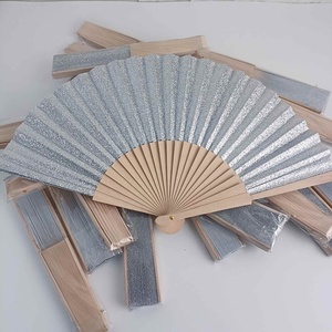 Éventail à main pliant en bois de cerisier 23cm Éventail à main en tissu bling cadeau de fête mariage - Product Image 1