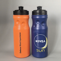 Bouteille de sport en plastique HDPE écologique de 700 ml avec logo et couleur personnalisés, couvercle étanche, réutilisable, pour boire directement, camping, extérieur, salle de sport