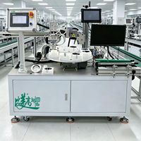 Machine de marquage laser à fibre optique avec caméra CCD, détection de type de plastique, bras robotique, table rotative et couvercle de lampe LED en plastique