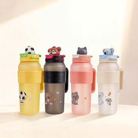 Bouteille d'eau sport en plastique grande capacité avec figurine de football, sac de rentrée scolaire pour enfants au design sécurisé