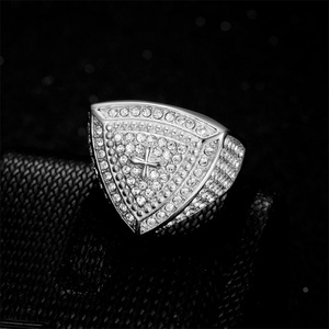 Anillos de Joyería Geométrica de Nueva Tendencia, Anillos Cruzados con Diamantes Chapados en Oro para Hombre - Product Image 3