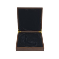 Boîte cadeau carrée en bois plaqué avec doublure en velours noir découpé, logo personnalisé, charnière métallique, idéale pour le rangement et l'emballage de cadeaux de luxe
