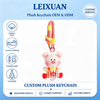 Porte-clés en peluche cochon unique et doux, breloque de sac en peluche animal de la ferme, avec cordon tressé multicolore à chevrons pour la décoration de sacs à dos et sacs à main