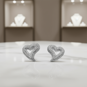 Orecchini in Oro Bianco con Diamanti Taglio Cuore, Colore G Naturale, Gioielli Romantici da Donna per Uso Quotidiano - Product Image 2