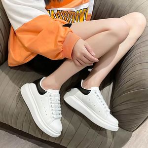 Zapatillas Deportivas Casuales con Cordones de Diseño Am, Plataforma con Amortiguación, Color Blanco, para Mujer y Hombre, Primavera, Invierno, Ocio, Caminar, Antideslizantes - Product Image 5