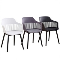 Chaise de salle à manger moderne minimaliste évidée avec dossier en plastique épaissi et pieds en métal pour usage domestique, salons de thé et pâtisseries