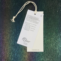 Usine personnalisée durable étiquette volante broderie feuille de plastique étiquette en papier gaufré vêtements chaussures vêtements personnalisés étiquettes volantes mode