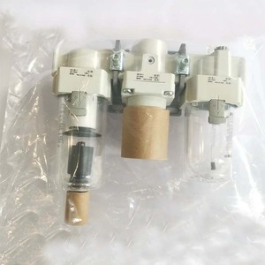 Unidad Combinada de Filtro de Aire, Separador de Niebla y Regulador SMC de 3/8 Pulgadas con Drenaje Automático y Manómetro AC40D-03C-B - Product Image 1