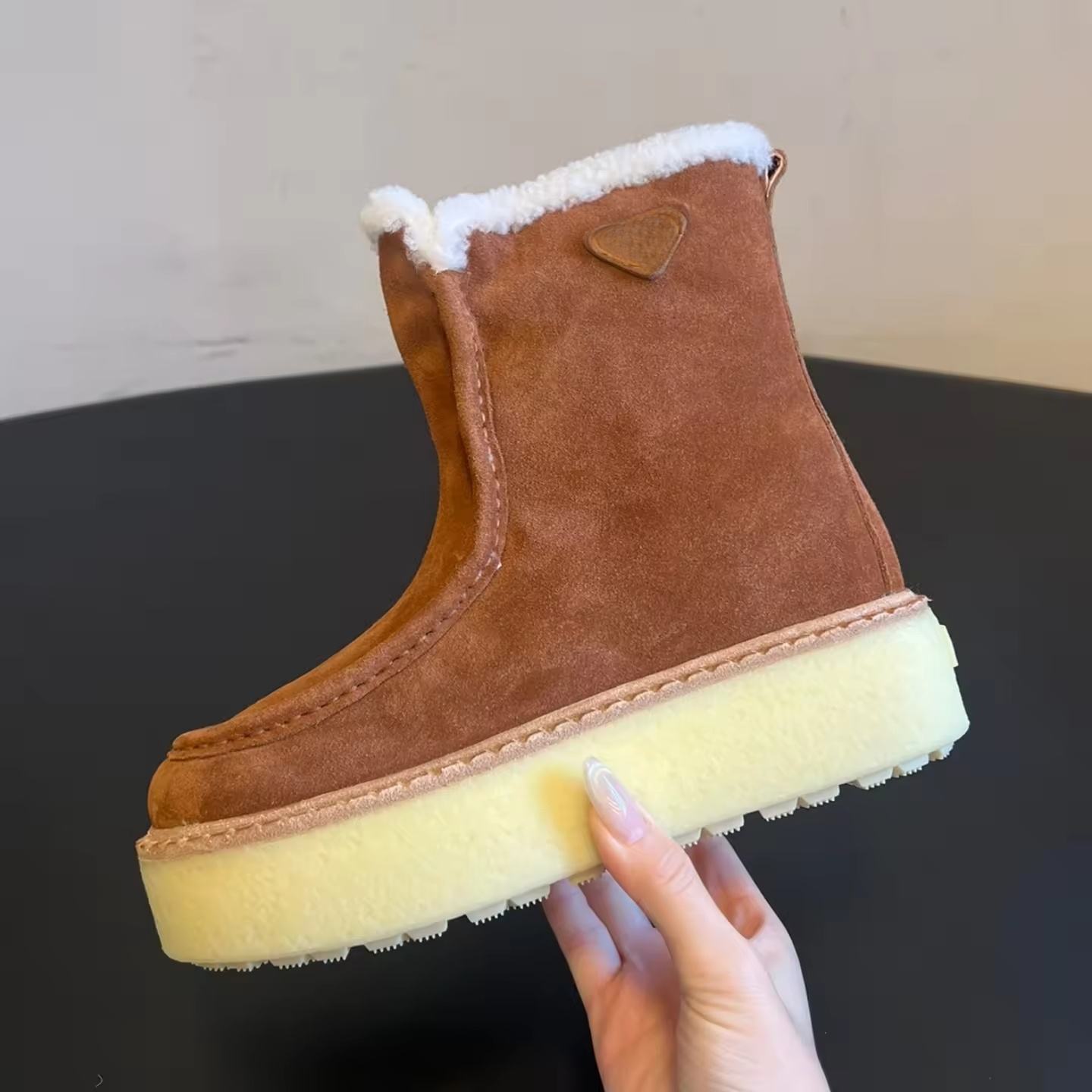 สีน้ำตาล