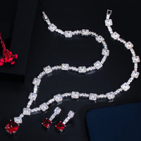 Parure de bijoux délicate plaquée or blanc avec zircone cubique rouge étincelante pour femme, collier et boucles d'oreilles de mariée pour bal de promo et mariage