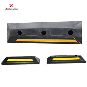 ROADSAFE - Ferma Ruota Riflettente per Parcheggio Auto, Stopper in Gomma 55*10*15cm - Product Image 1