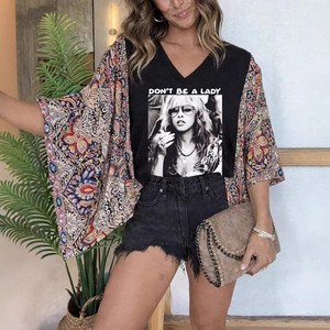 <span class=keywords><strong>T</strong></span>-<span class=keywords><strong>shirt</strong></span> Bohème à <span class=keywords><strong>Imprimé</strong></span> Floral et Patchwork Col V pour <span class=keywords><strong>Femme</strong></span>, Manches Chauve-Souris Graphiques Vintage, Coupe Ample Décontractée d'É<span class=keywords><strong>t</strong></span>é, Style Bohème - Product Image 3
