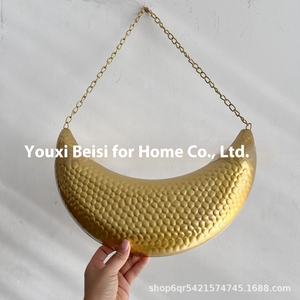Hiasan dinding sabit besi emas dipalu gantungan dinding seni Modern pernikahan <span class=keywords><strong>Diwali</strong></span> dekorasi dinding logam vertikal mewah - Product Image 4