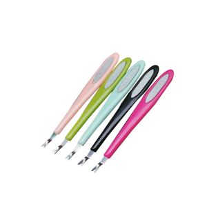 Pousse-cuticules et lime à ongles double usage pour éliminer les peaux mortes et les callosités, avec manche en plastique et lime métallique - Product Image 1