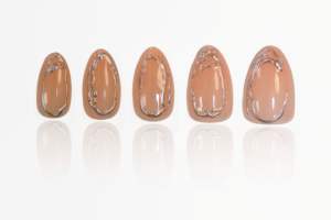 Uñas Postizas de Gel ABS con Estampado Dorado, Diseño Abstracto Metálico, Línea Cromada, Almendradas Medianas, Venta al por Mayor - Product Image 4