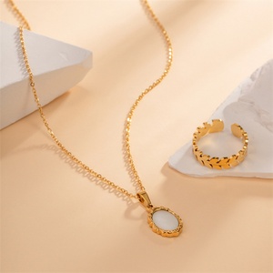 Collier de mode plaqué or avec pendentif coquillage ovale pour la Fête des Mères - Product Image 3