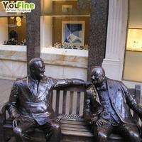 Produits en promotion : Sculpture personnalisée en laiton de figure de vieil homme assis sur un banc