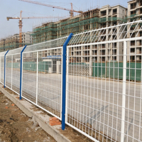 Grillage de clôture moderne pour barrière de sécurité extérieure, isolation de sécurité pour autoroutes et voies ferrées, et clôtures de terrains, de cours et de fermes