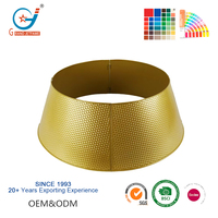 Goldener Gehämmerter Metall-Weihnachtsbaumkragen als Basisabdeckung für Heim- und Feiertagsdekoration