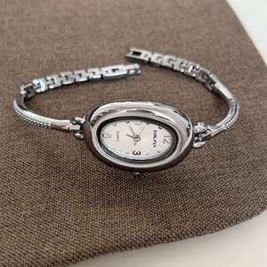 Reloj de Pulsera Unisex de Aleación, Elegante, Retro, Delgado, con Cronógrafo, Estilo Romántico, Moderno, de Alta Gama, Exquisito y Lujoso - Product Image 3