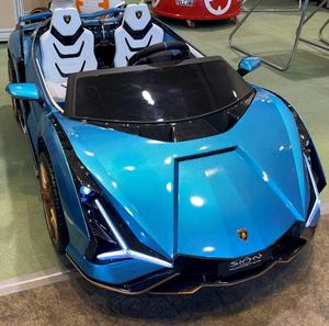 Grande voiture électrique pour enfants 4x4 à deux places, homologuée SIAN, en plastique, avec suspension sur quatre roues, pour les enfants de 2 à 4 ans - Product Image 1