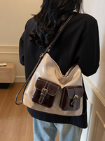 Sac Hobo Rétro en Cuir Brillant pour Femme, Convertible 3-en-1 : Sac à Bandoulière, Sac à Dos et Sac à Main avec Poches Frontales à Boucle et Breloque Ours