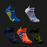 Chaussettes de course réfléchissantes pour hommes Chaussettes de cheville à coupe basse avec semelle rembourrée et évacuation de l'humidité pour le jogging de nuit et la sécurité