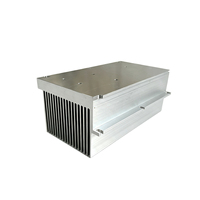 Dissipateur thermique en aluminium extrudé avec supports de montage intégrés, à ailettes droites haute densité pour servomoteur et variateur de fréquence