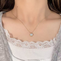 Collier Pendentif en Or Jaune 18 carats avec Diamant de Laboratoire, Modèle Fée Élégante et Gracieuse, Entièrement Sertie de Diamants, Réglable, pour Femme, Délicat