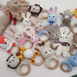 Vente en gros de coffret cadeau pour nouveau-né Jouets pour bébé en bois personnalisés Anneau de dentition au crochet - Product Image 1