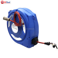 Kabelrollen aus Kunststoff mit Federmechanismus und CAT5E/CAT6-Kabel