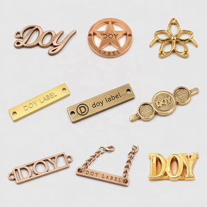 Großhandel Custom Engraved Brand Letters Name Runde Kleidungs stück Zubehör Metall Logo Etiketten Tag für Kleidung - Product Image 2