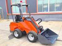 Mini chargeuse sur chenilles robuste avec une capacité de travail de 1,5 tonne, système hydraulique efficace et commande par joystick pour l'aménagement paysager