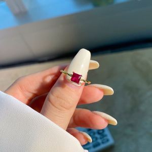 Anillo Dylam Charm Tiny de Plata de Ley 925 Chapado en Oro de 18K con Circonita Cúbica 5A, Diseño Cuadrado Trenzado y Elegante para Mujer, Joyería Diaria y de Boda - Product Image 5