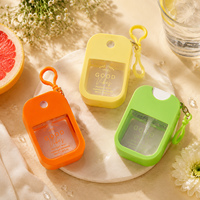 Flacon pulvérisateur de parfum de poche en plastique PETG OEM personnalisé en couleur, 30 ml, 38 ml, 40 ml, 50 ml, avec étui en silicone et cordon de suspension