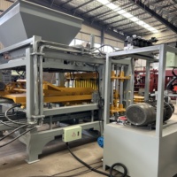 Machine automatique de fabrication de briques en béton 4-15 pour la production de matériaux de construction au Mozambique