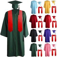 Ensemble de toge et de toque de remise de diplôme universitaire personnalisés mats pour la cérémonie de remise de diplôme de licence