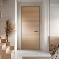 Portes d'entrée battantes intérieures modernes en bois massif, finition élégante pour projets résidentiels, appartements et villas