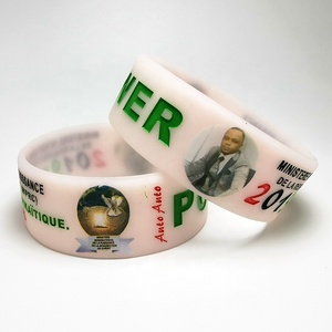 Bracelet en silicone personnalisé avec logo gravé et imprimé à l'encre, pour promotion, bracelet en caoutchouc circulaire large - Product Image 1