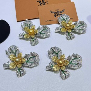 Nuevo Broche de Lujo con Incrustaciones de Microcirconitas en Forma de Mariposa y Flor, Perla de Agua de Mar para Trajes y Abrigos, Patrón Numérico en el Pecho - Product Image 3