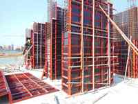 Encofrado de Paneles de Acero y Hormigón Ligero y Ajustable para la Construcción de Columnas y Muros