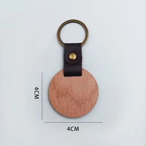 Llavero de Nogal Negro Creativo, Nuevo Llavero de Haya, Colgante de Madera y Cuero con Palabras Grabables - Product Image 5