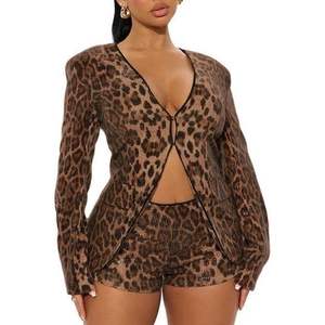 ชุดเซ็ต 2 ชิ้นสำหรับผู้หญิง คอลเลคชั่น 2026 ลายเสือชีตาห์ คอวี แขนยาว ผ้าถักประดับเลื่อม เหมาะสำหรับใส่ออกเดท - Product Image 5