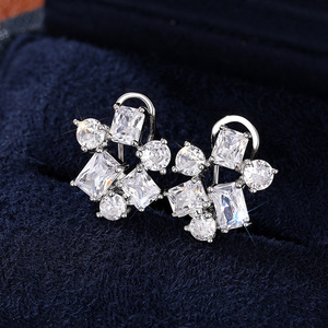 Orecchini a Perno Geometrici Irregolari per Donne, Accessori per Orecchie Dolci e Cool per Uso Quotidiano - Product Image 1